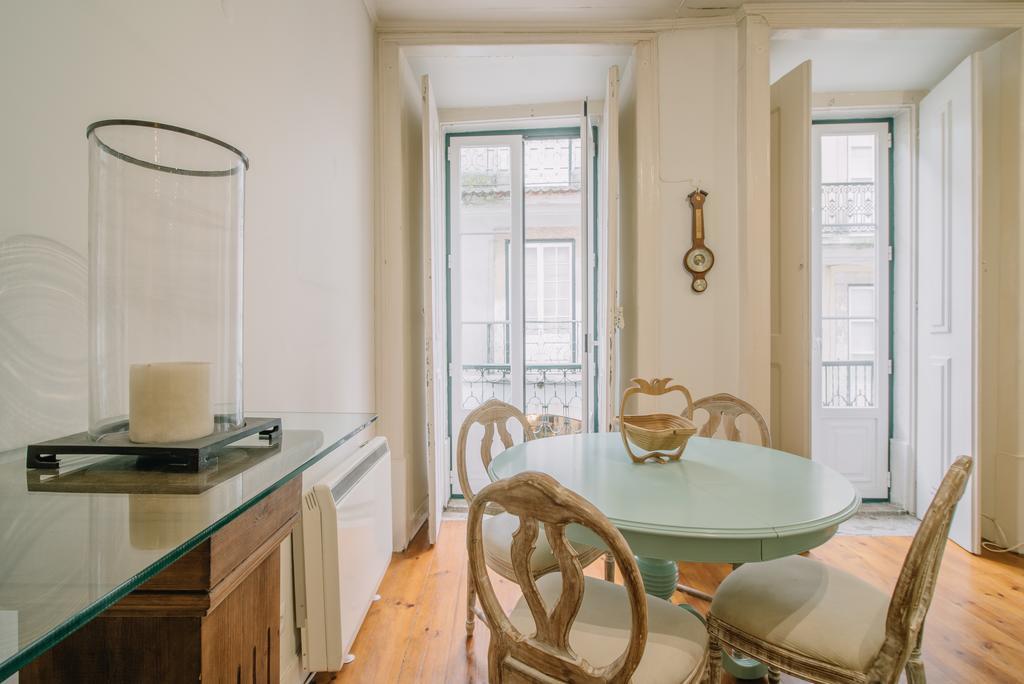Camoes Deluxe Bairro Alto Apartment Lisbon Luaran gambar